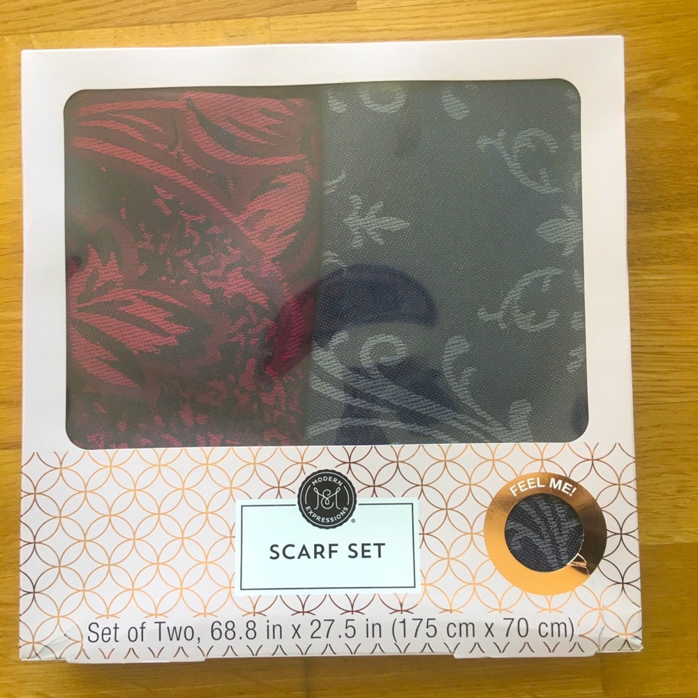 NWT duo scarf set